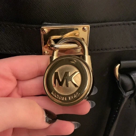 Michael kors purse - Picture 7 of 11